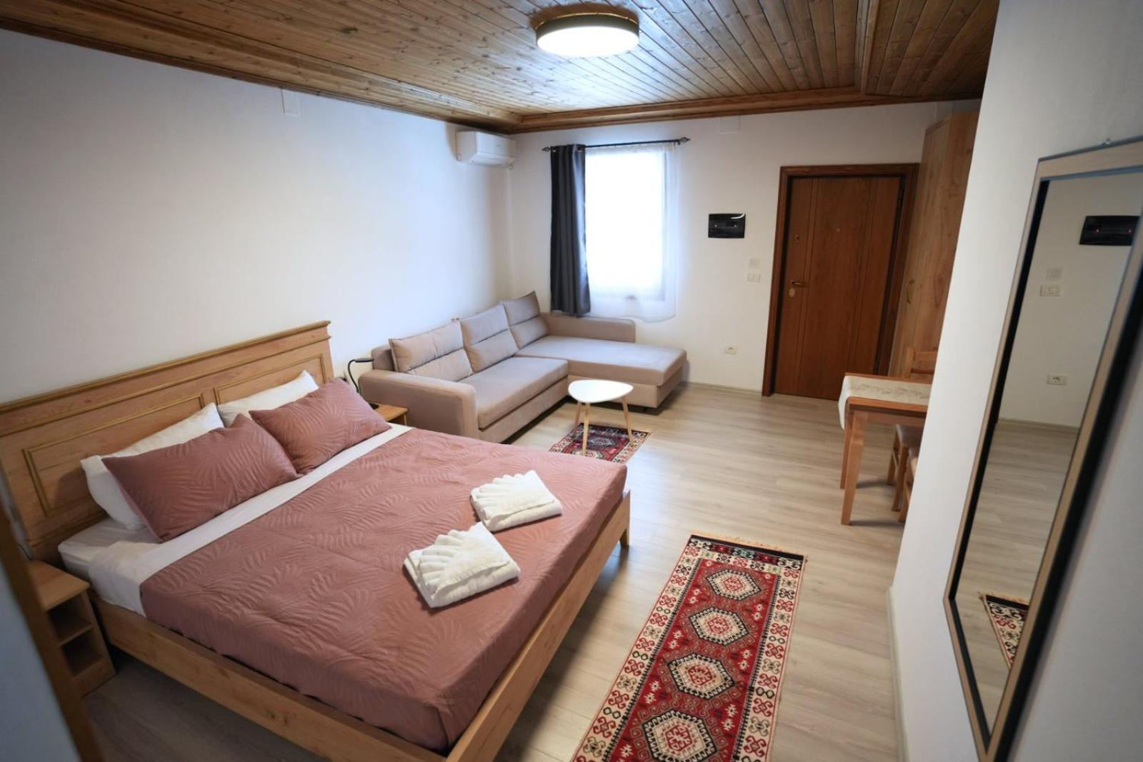 Emblematic House 4